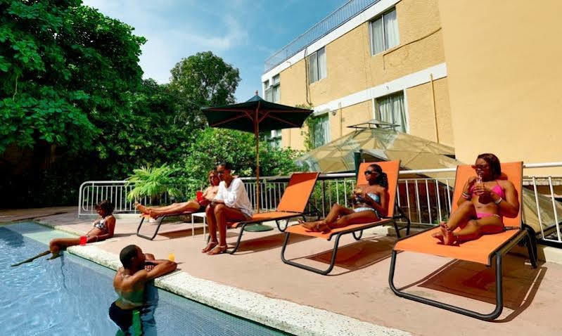 פורט-או-פרינס Prince Hotel מראה חיצוני תמונה